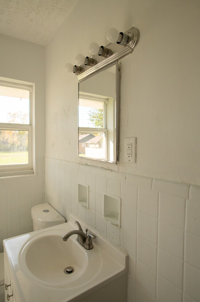 Building Photo - 3668-3674 Karwin Dr