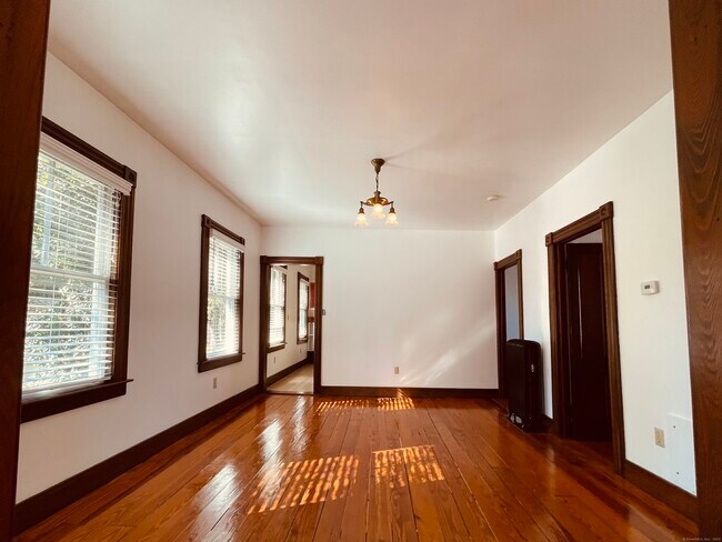 Building Photo - 39 Pearl St