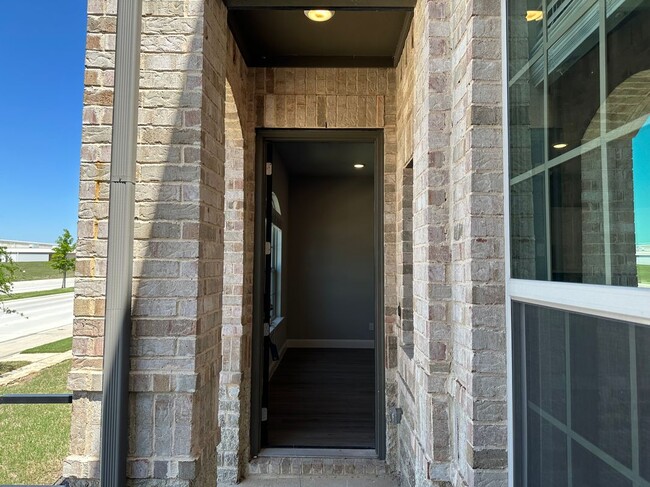 Building Photo - 6556 Iron Horse Blvd