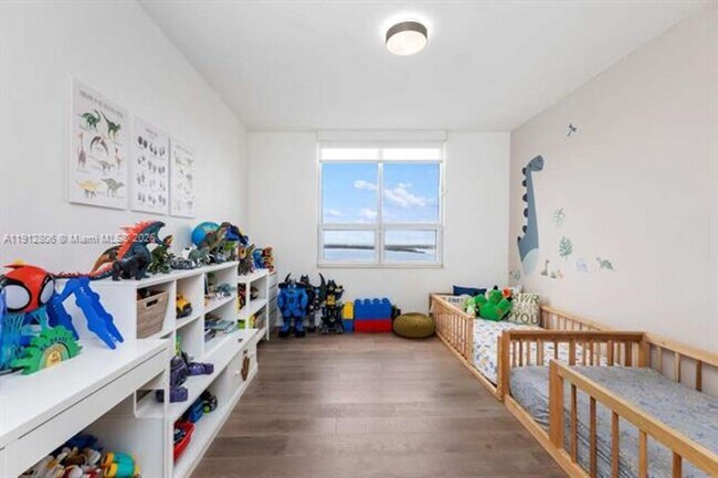 Building Photo - 808 Brickell Key Dr