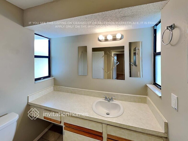 Building Photo - 703 Redondo Dr