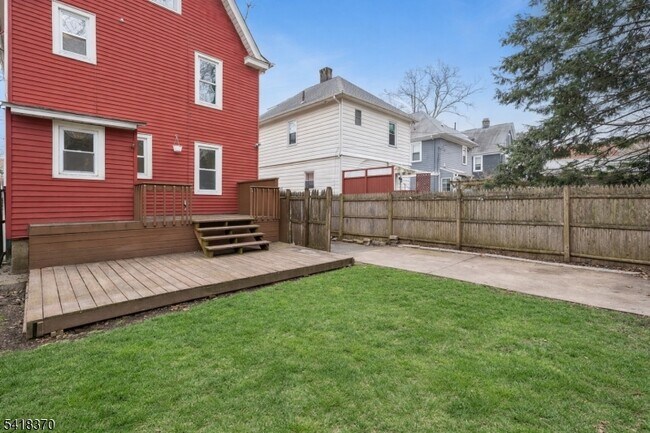 Building Photo - 32 Edgewood Rd