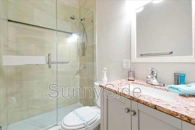 Building Photo - 42 Nottingham Way