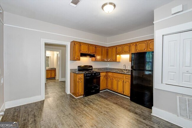 Building Photo - 107 Ellis St