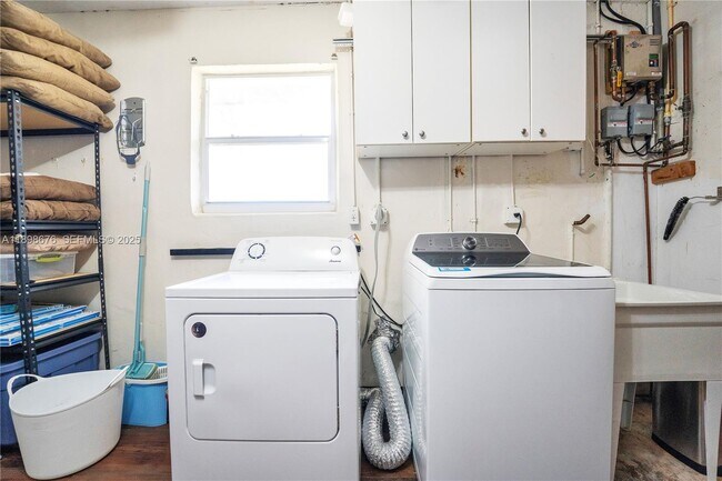 Building Photo - 15300 SW 164th St