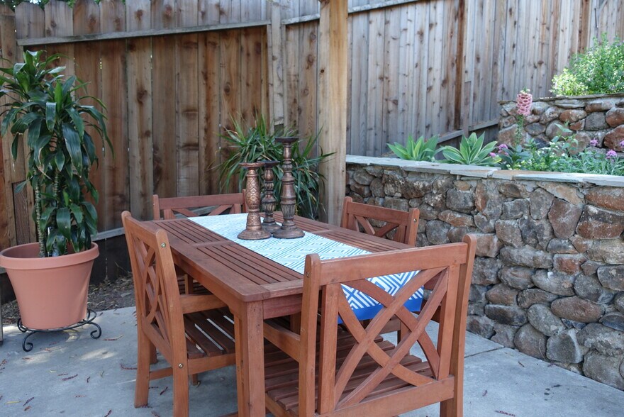 Building Photo - 575 Valle Vista Ave