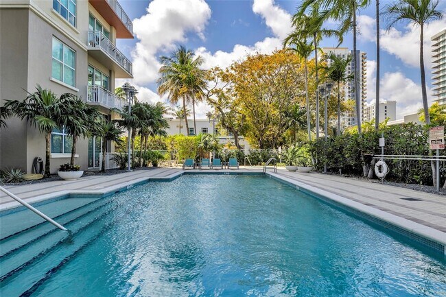 Building Photo - 313 NE 2nd St