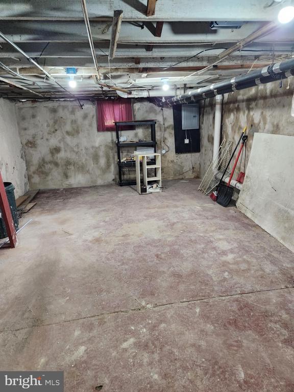 Building Photo - 810 Rundale Ave