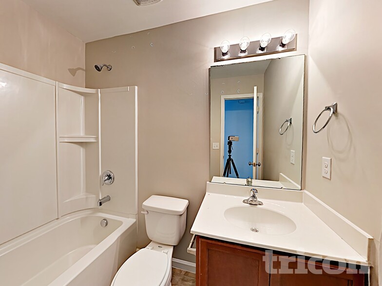 Building Photo - 4915 Magnasco Ln