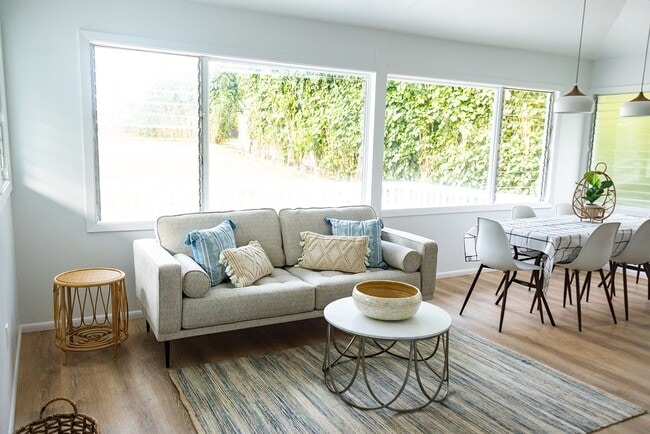 Building Photo - Oceanfront Malaekahana 3 bed / 2 bath Reno...