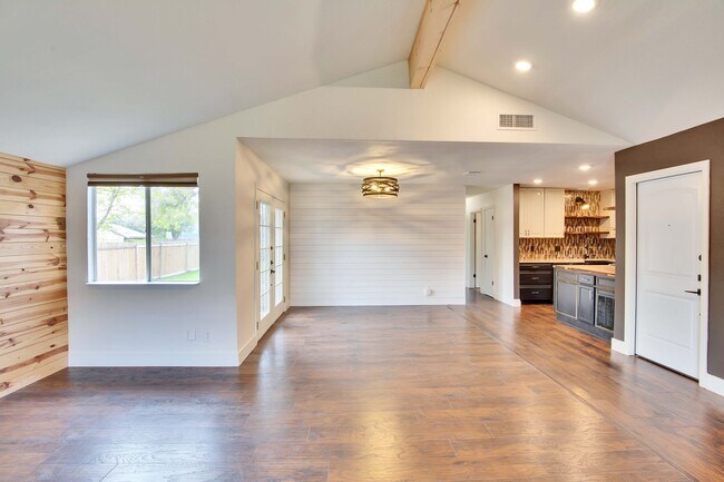 Building Photo - 7002 Skynook Dr
