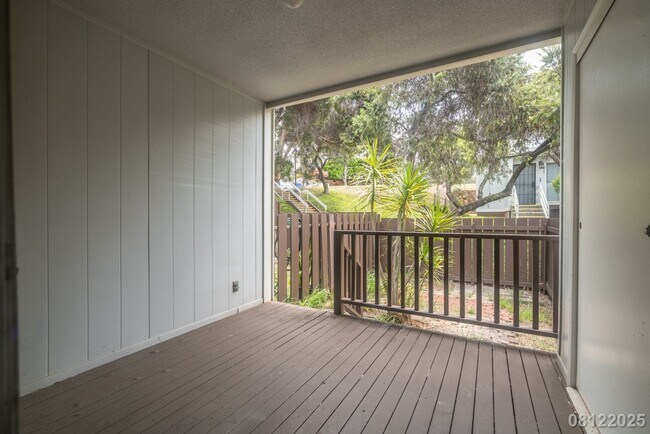Building Photo - 2 Bed 1 Bath in Ridgeway