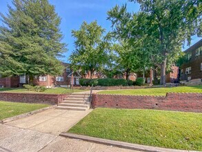 Building Photo - Oxford Gardens managed By Silverstone Properties