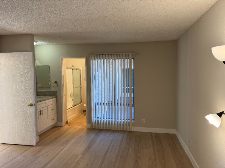 Building Photo - 626 E Verdugo Ave