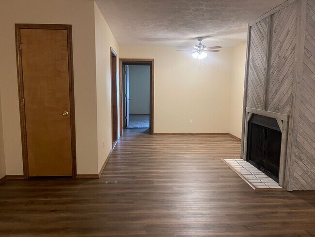 Building Photo - 936 S Craig Ave