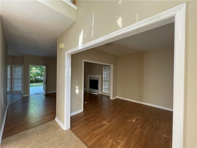 Building Photo - 10730 Pinewalk Forest Cir