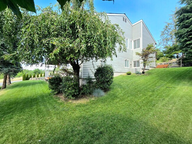 Building Photo - Extra Large 4-Bed, 2.5-Bath for Rent in East Wenatchee SD!