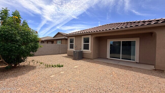 Building Photo - 35420 W San Alvarez Ave