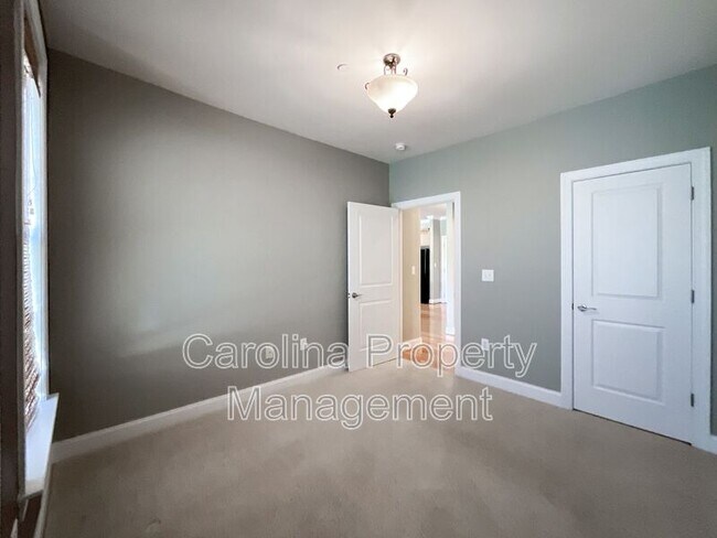 Building Photo - 518 Clarice Ave