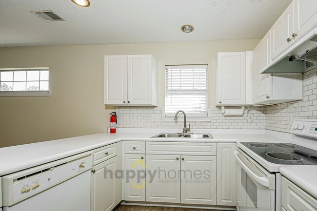 Building Photo - Modern 3/2 with Serene Pond Views in Dunes West