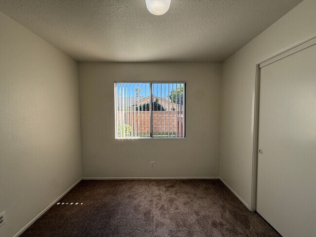 Building Photo - S12000