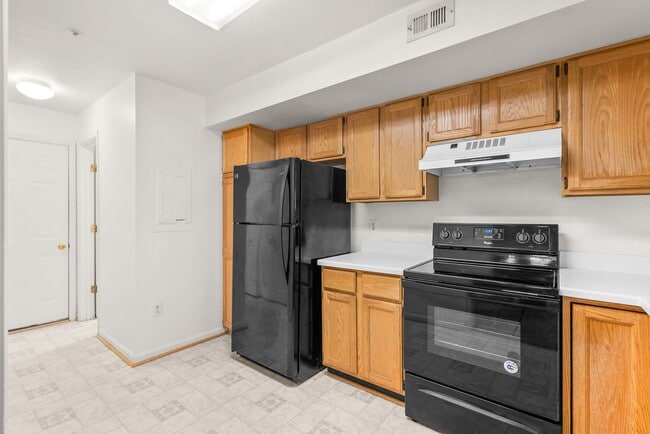 Building Photo - 2 Bed 1.5 Bath - Germantown Condo - Attach...