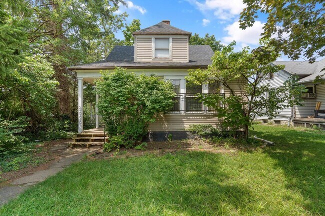 Building Photo - 2225 Catalpa Dr.