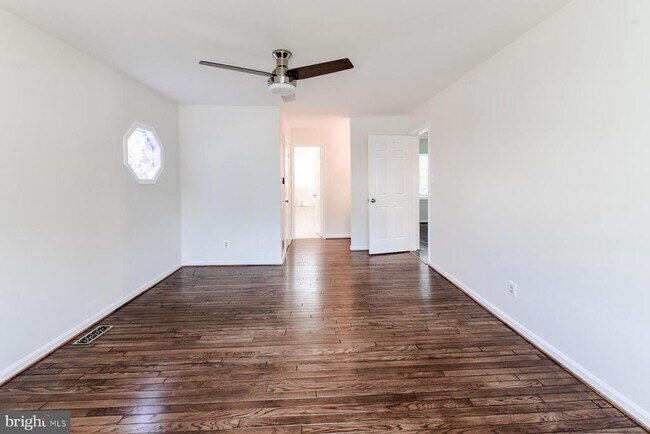 Building Photo - 1345 Carpers Farm Way