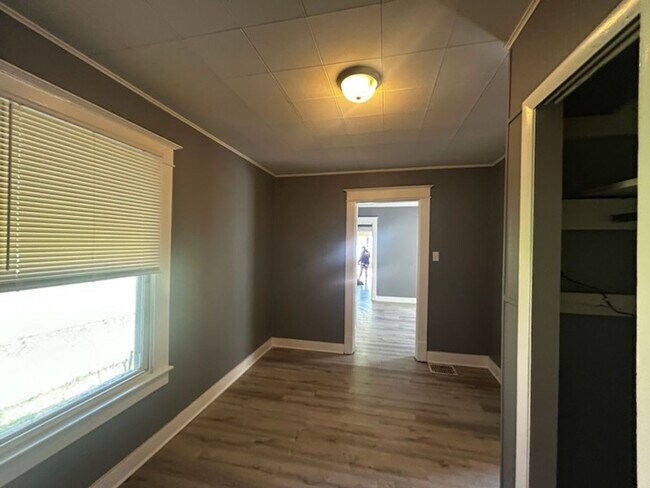Building Photo - Cozy 3BR/1Ba house with unfinished basement- LEASING SPECIAL - MOVE IN BY 5/31/2026 AND RECEIVE 2...