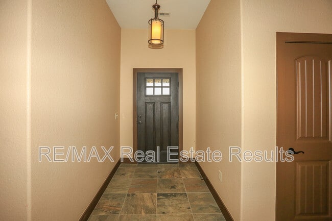 Building Photo - 1000 Peak St