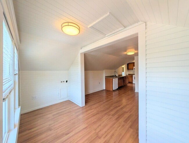 Building Photo - 2Bd/1Ba Everett Condo