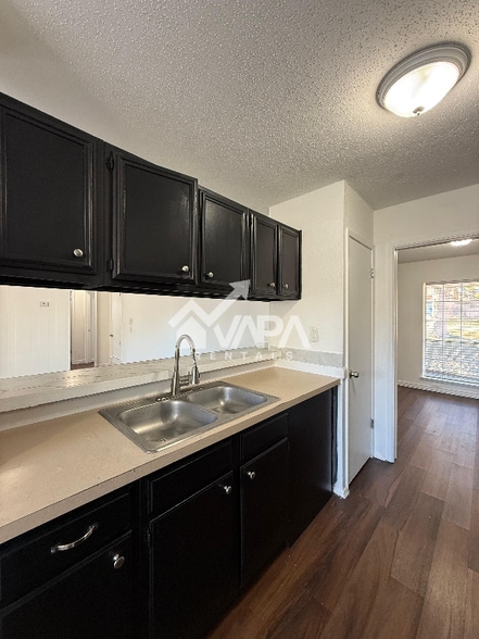 Building Photo - 5835 Freemans Farm St