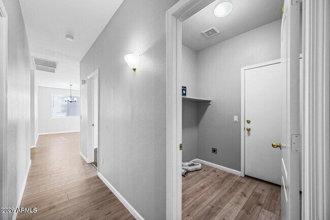 Building Photo - 9231 W Salter Dr