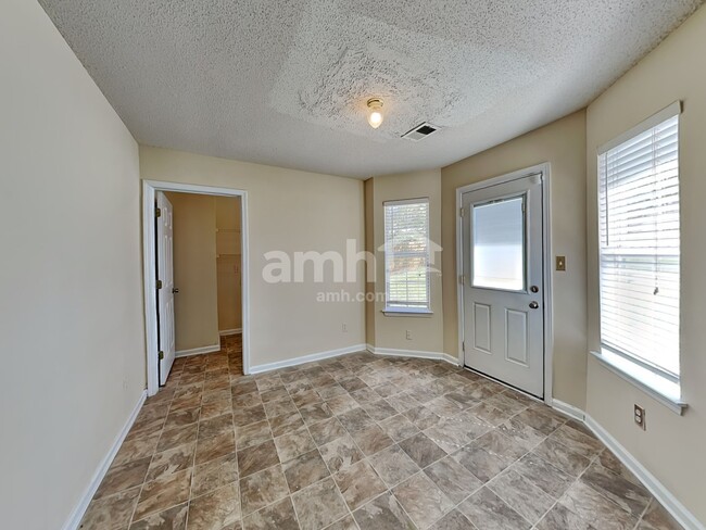 Building Photo - 112 Ventura Trl