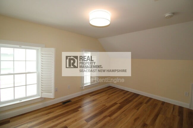 Building Photo - 33 Columbia St