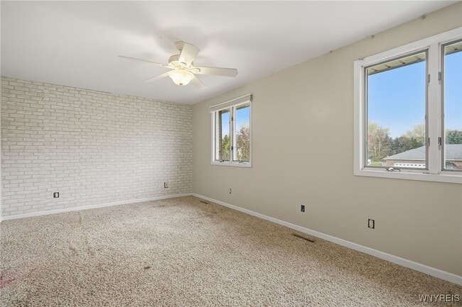 Building Photo - 8221 Clarence Ln N