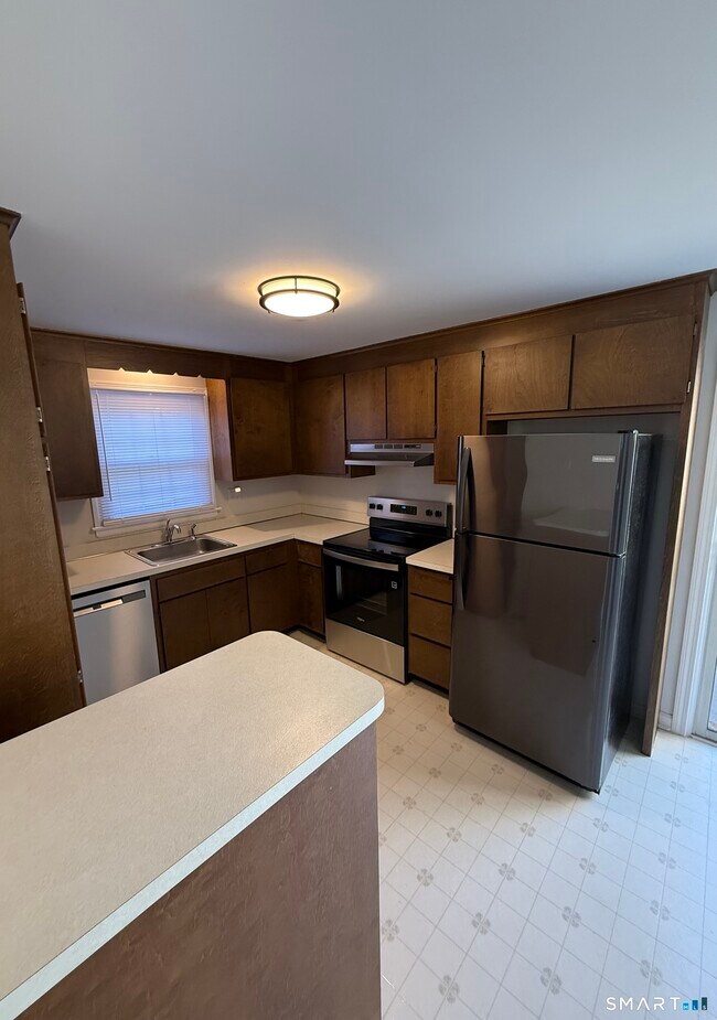 Building Photo - 7 Barrington Dr