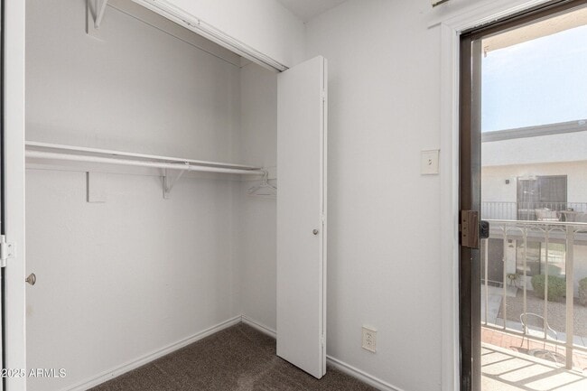 Building Photo - Old Town Scottsdale townhome- 2 bd 2 bath- W/D- Yard