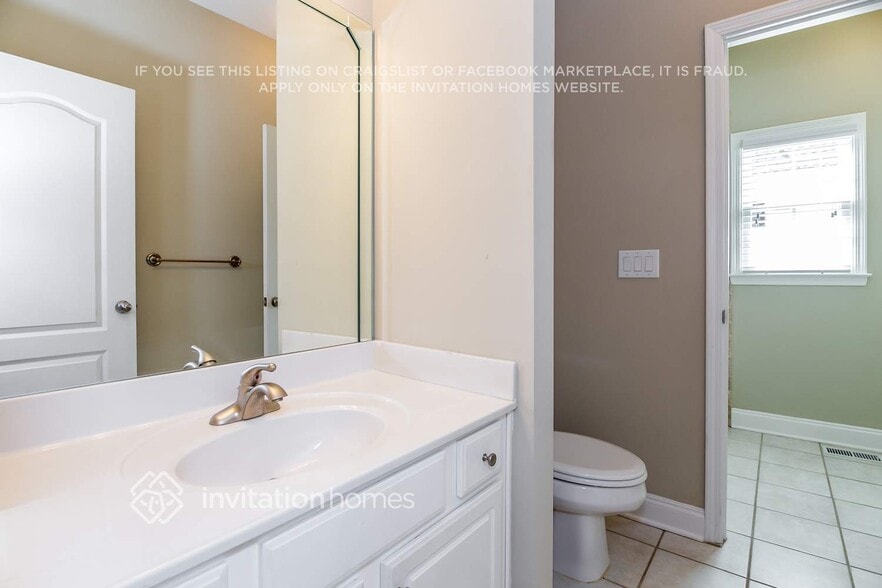 Building Photo - 3864 Lost Oak Dr NE