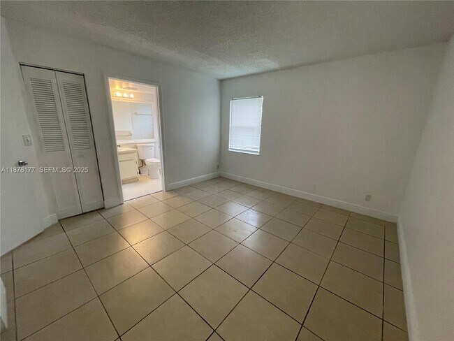 Building Photo - 2390 Coral Springs Dr