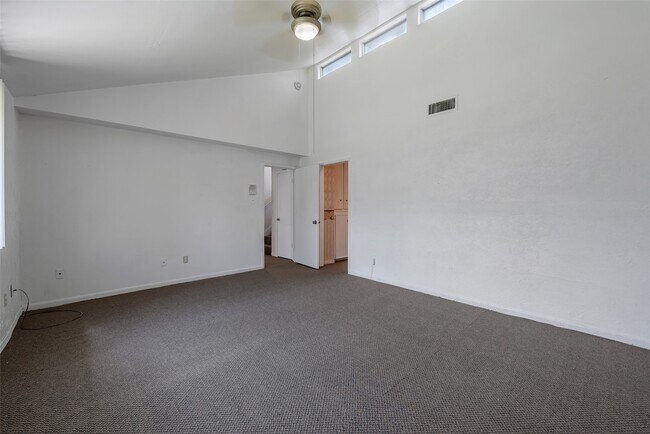 Building Photo - 1915 Mustang Springs Dr