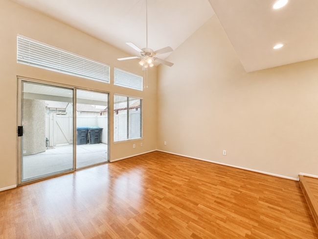 Building Photo - Beautiful 2 Bedroom Condo with fresh paint, flooring for Rent