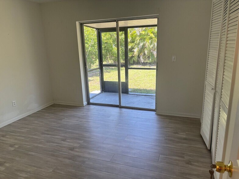 Building Photo - 919 Cape Coral Pkwy W