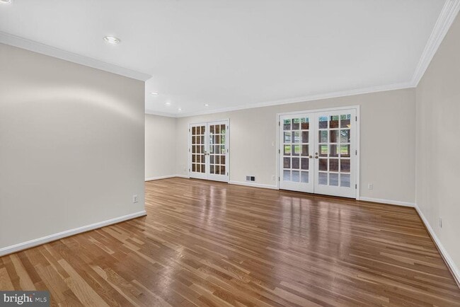 Building Photo - 6035 Chatsworth Ln