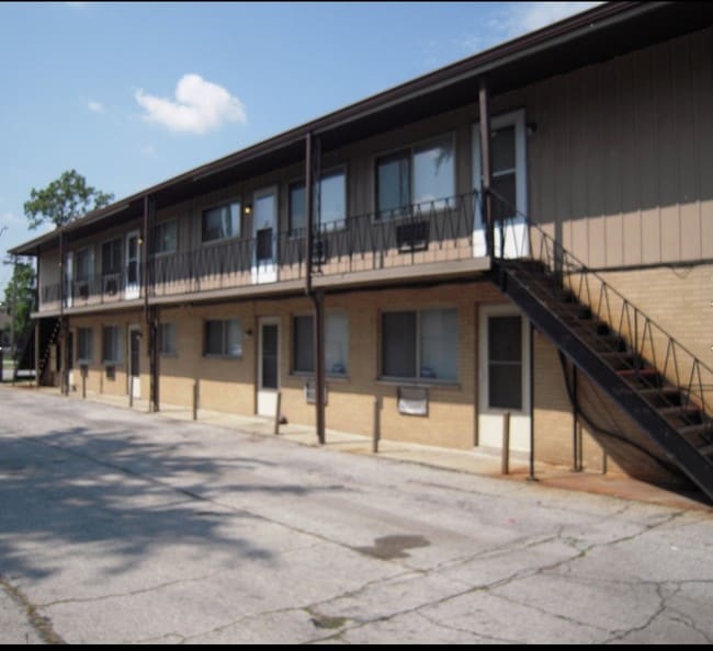 Sibley Manor 450 Sibley Blvd Calumet City IL 60409 Apartment Finder