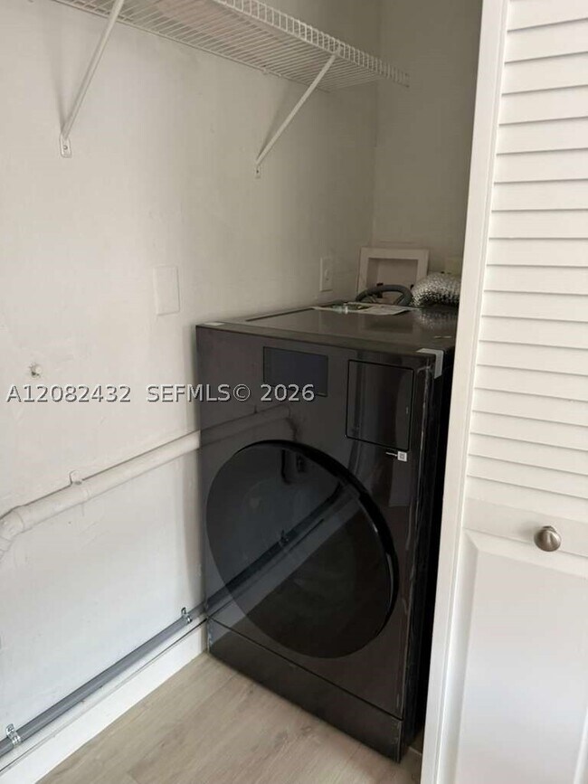 Building Photo - 710 SW 114th Ave
