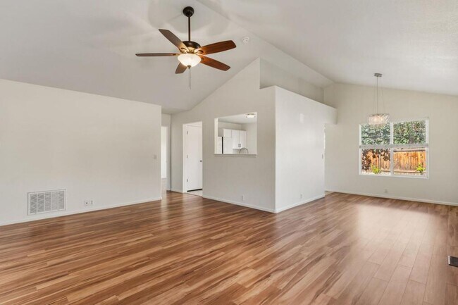 Building Photo - 8402 Snowdrop Ct