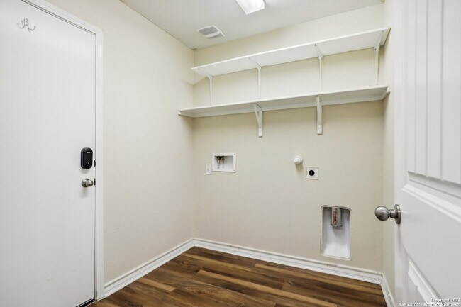 Building Photo - 6906 Quantum Lp