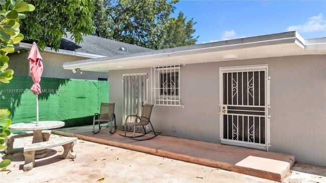 Primary Photo - 555 SW 67th Ave
