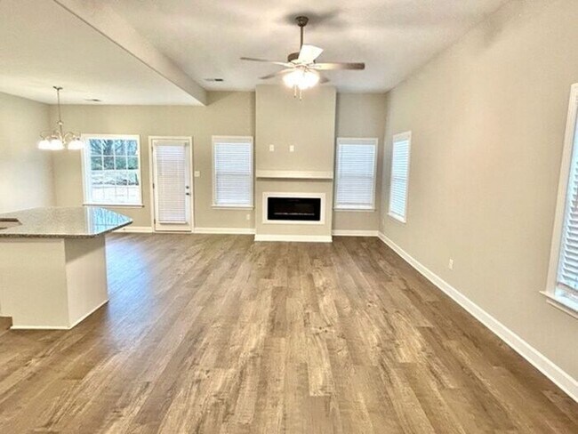 Building Photo - Now Leasing a 4-bedroom 2.5 bath home in Millington